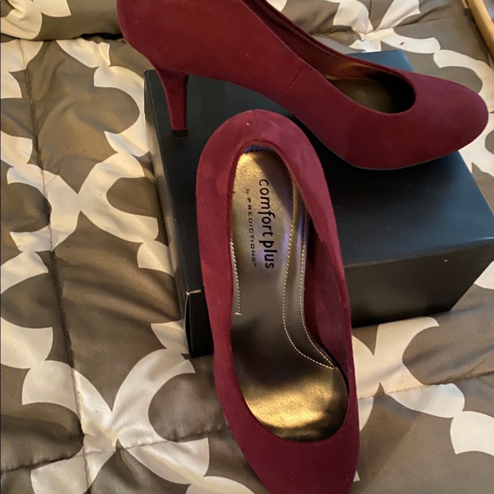 Comfort Plus Women’s Burgandy Faux Suede Pumps 10W